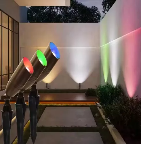 Cum să alegi iluminatul exterior pentru spații comerciale?