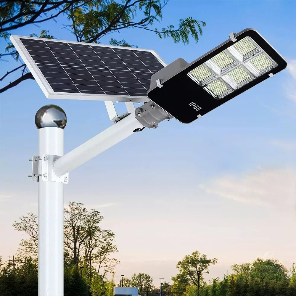 Lumină stradală solară